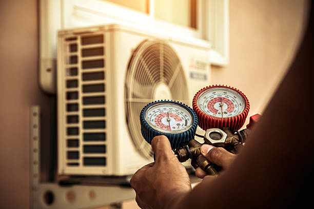 Professional Hvac technician working in Muenster, TX
